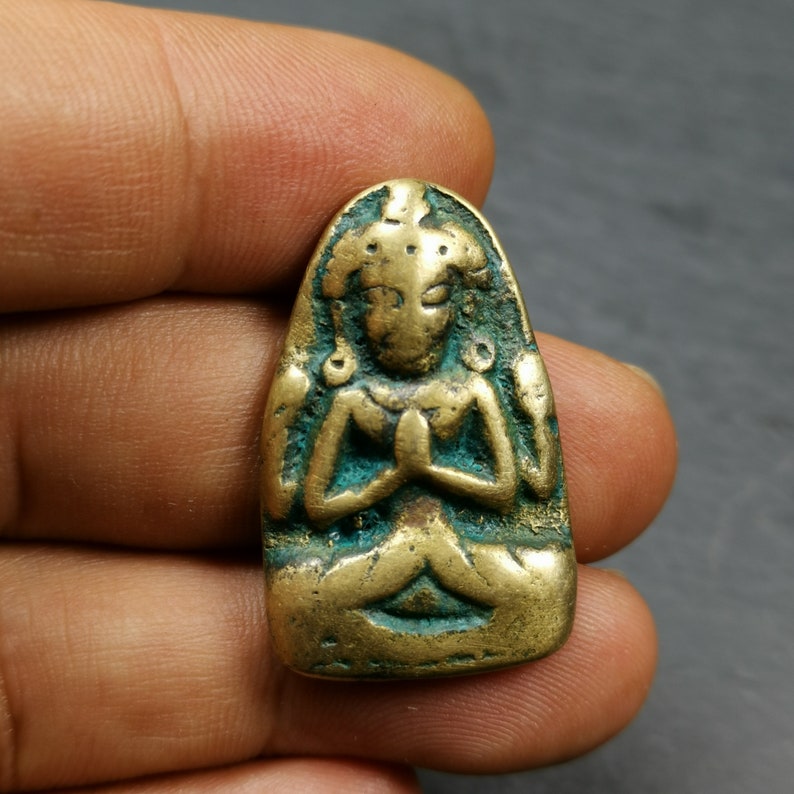 Gandhanra Antique Tibetan Buddhist Amulet, Chenrezig Pendant Badge,32 × 20mm