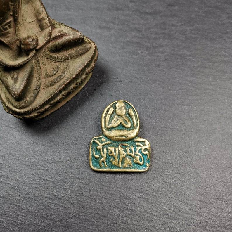 Amulet,Chenrezig Pendant Badge with Mantra Om Mani Padme Hum - Gandhanra-ART