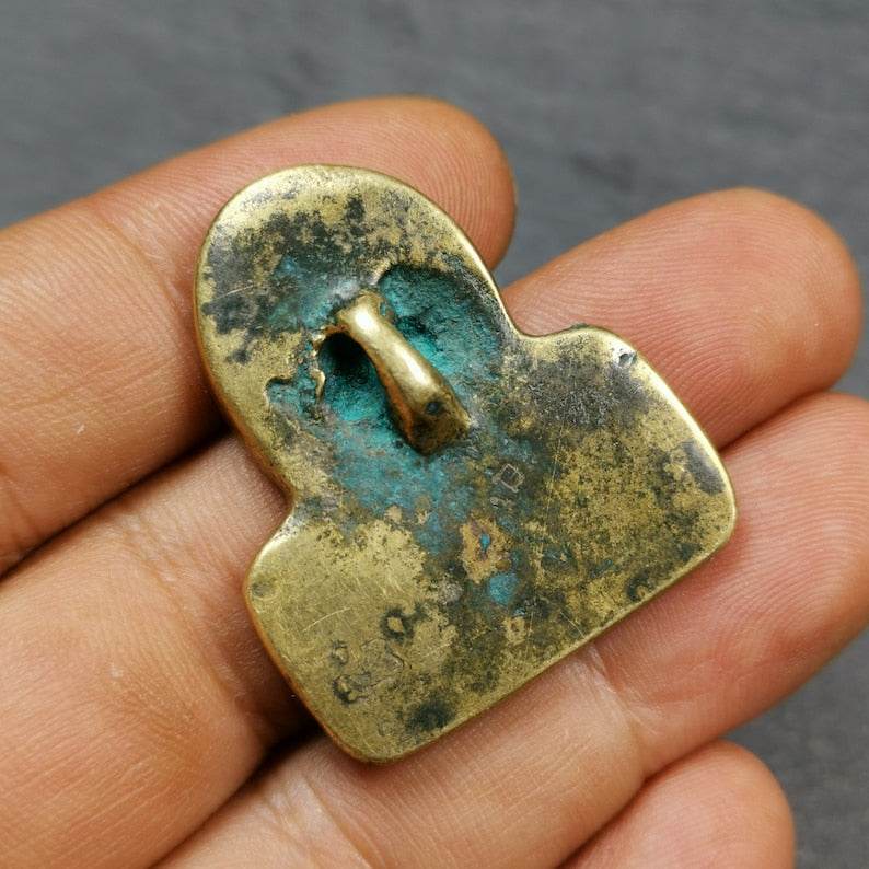 Amulet,Chenrezig Pendant Badge with Mantra Om Mani Padme Hum - Gandhanra-ART