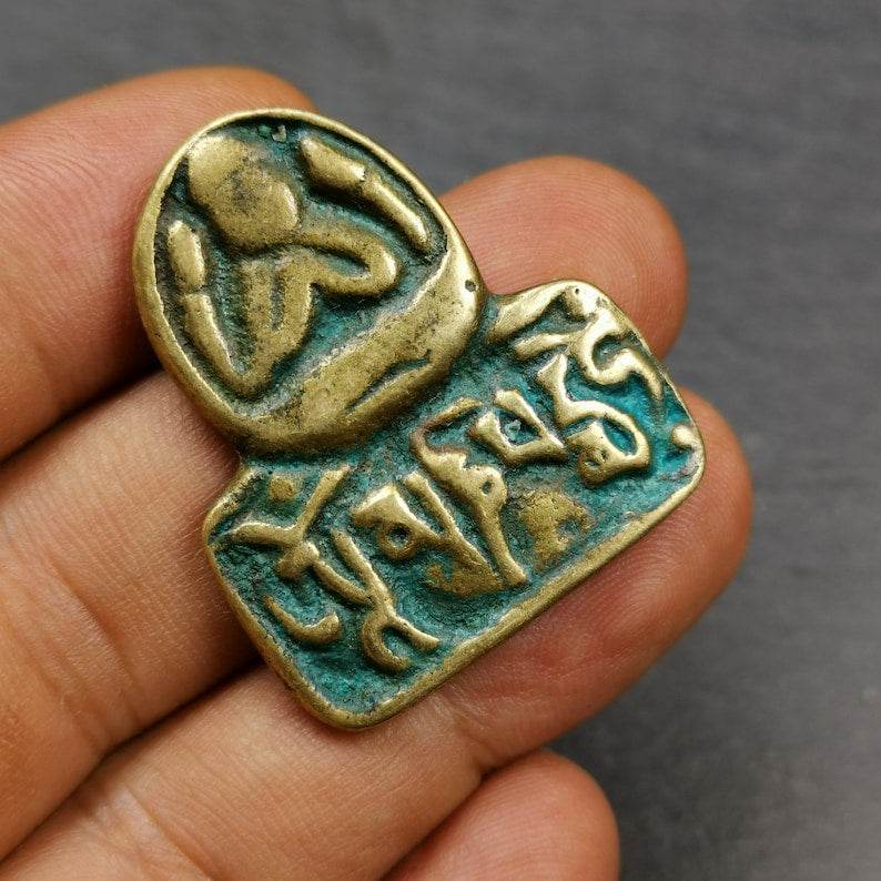 Amulet,Chenrezig Pendant Badge with Mantra Om Mani Padme Hum - Gandhanra-ART