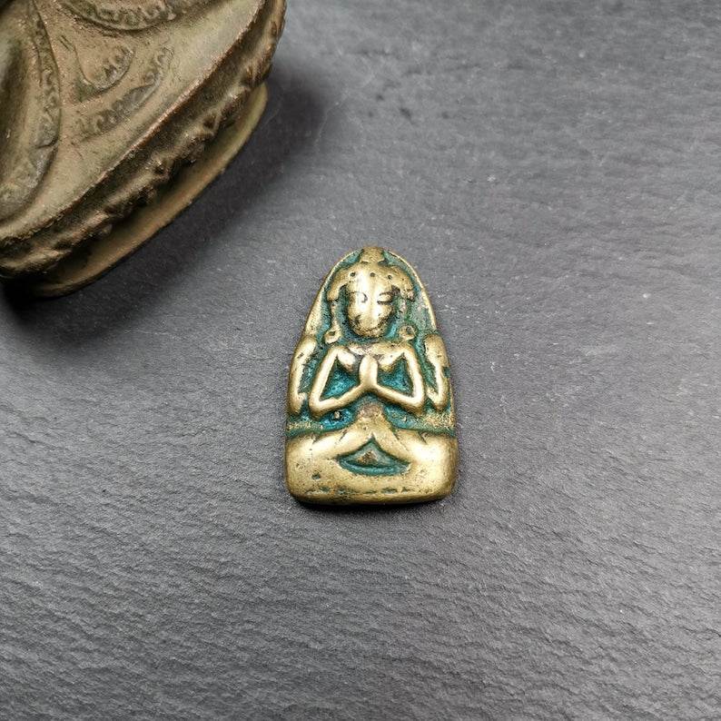 Amulet, Chenrezig Pendant Badge,32 × 20mm - Gandhanra-ART