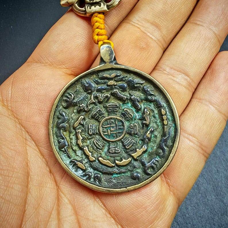 Amulet Sipaho Badge - Melong Mirror Calendar,45mm - Gandhanra-ART