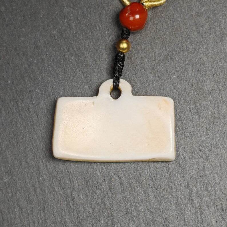 Amulet Badge with Tibetan Letters Karmapa - Gandhanra-ART