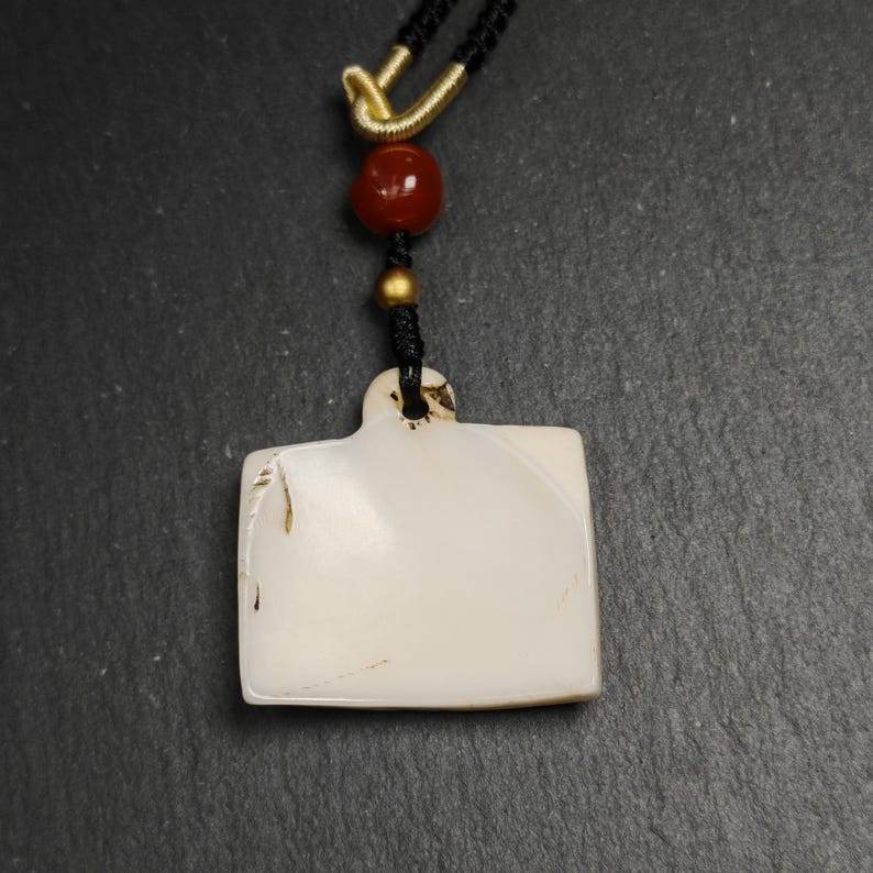 Amulet Badge with Tibetan Letters - Gandhanra-ART