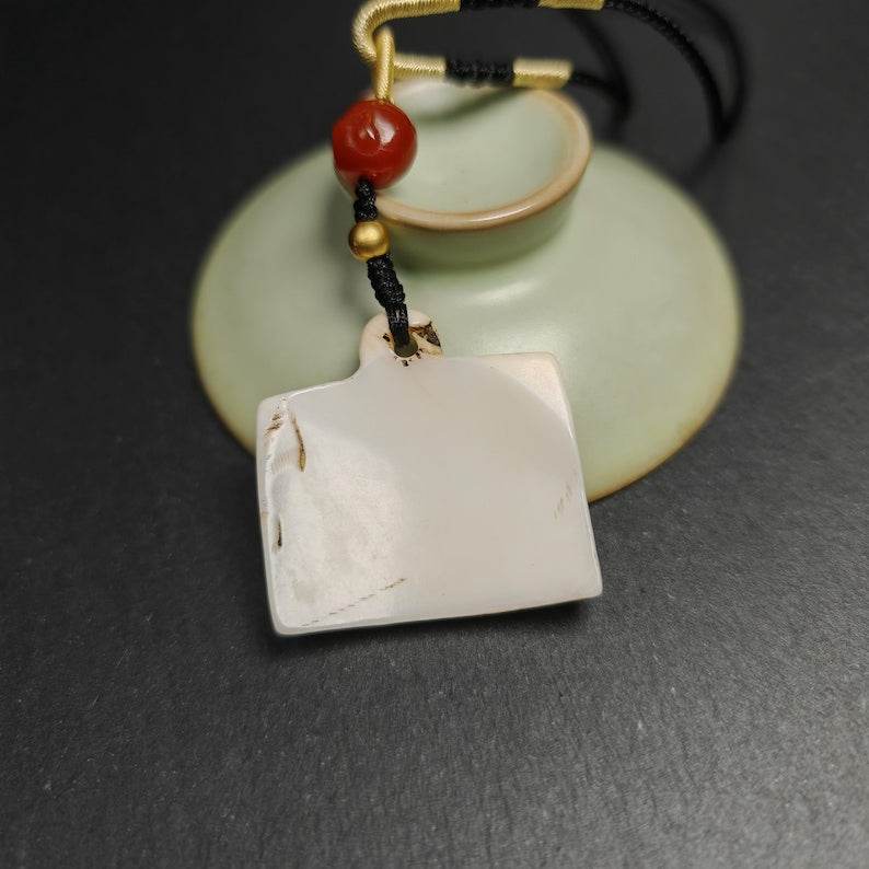 Amulet Badge with Tibetan Letters - Gandhanra-ART