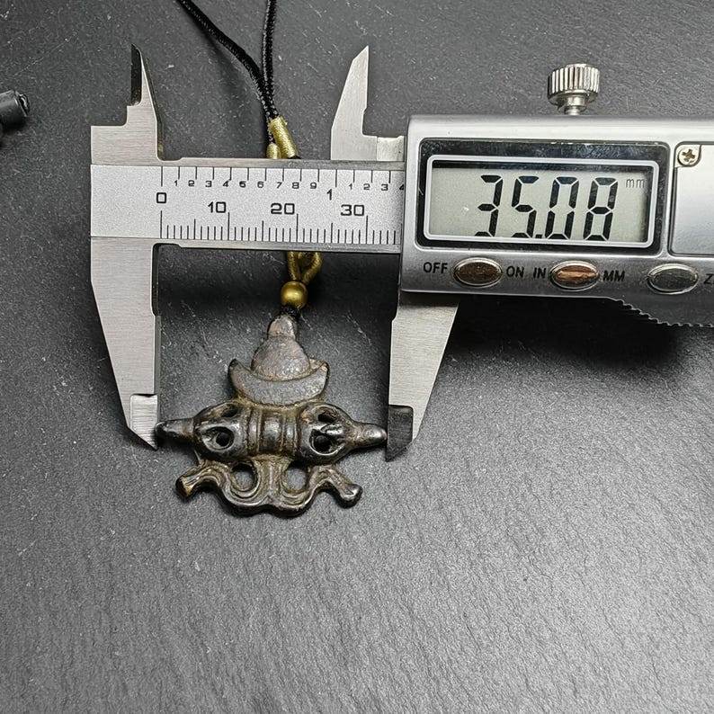 Mani Jewel and Vajra Amulet - Gandhanra-ART