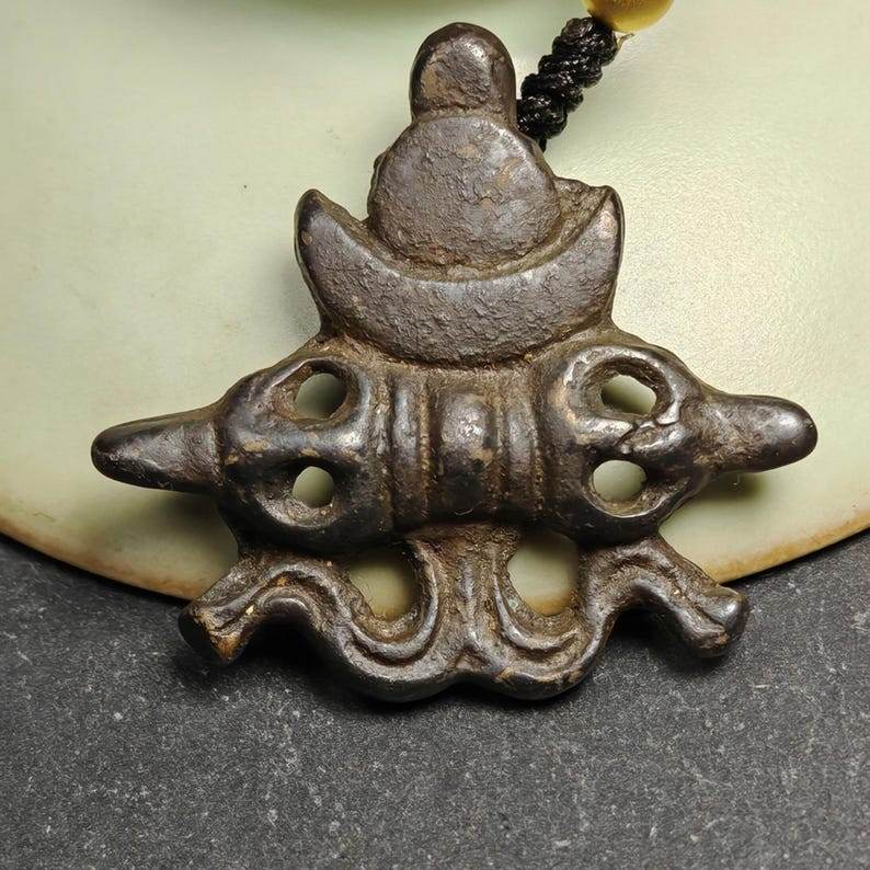 Mani Jewel and Vajra Amulet - Gandhanra-ART