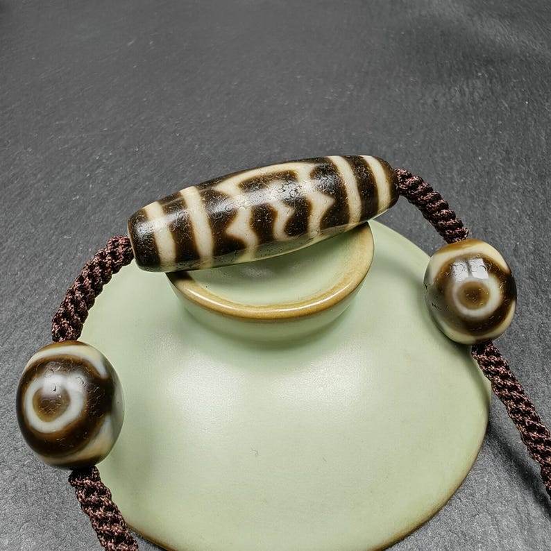 Tibetan Dzi Necklace - Garuda Dzi + 3 Eyes Dalo Dzi Amulet - Gandhanra-ART