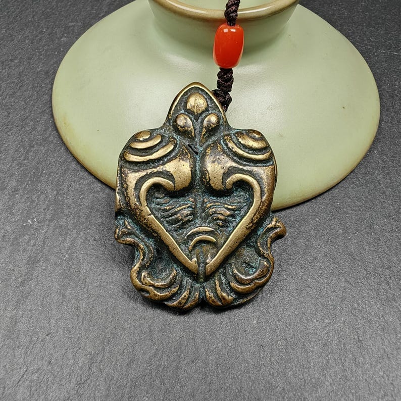 Lima Brass Amulet Double Shankha(Divine Conch) Badge