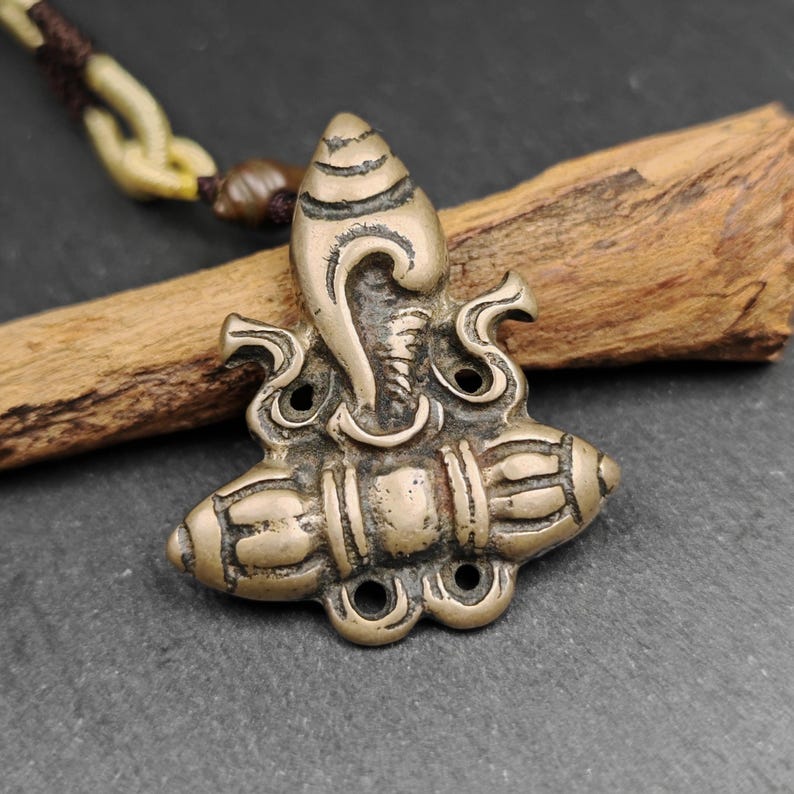 Tibetan Amulet | Shankha Divine Conch Shell Badge