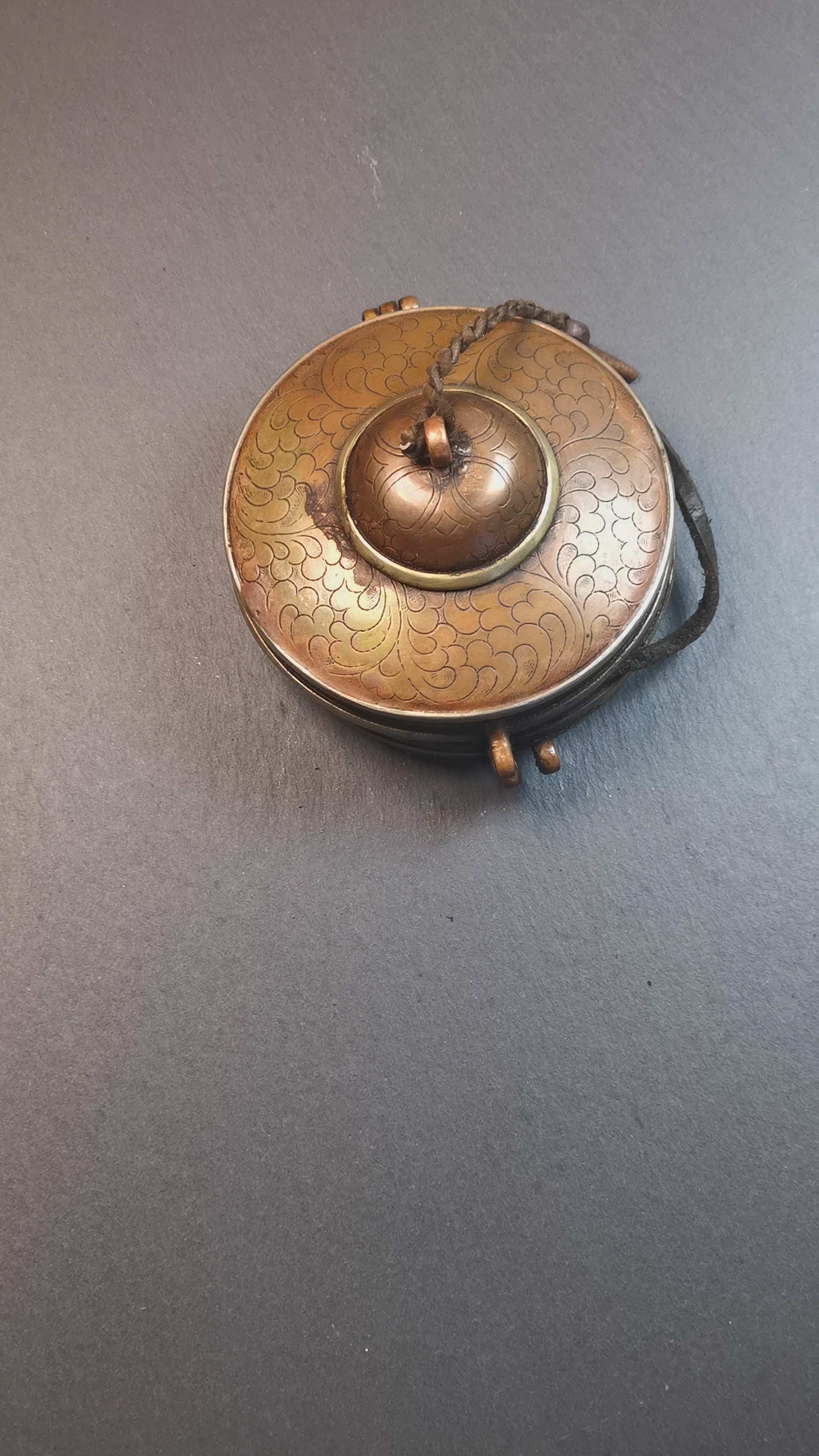 This tingsha bell set was handmade in Nepal,using traditional techniques and materials. It was made of bronze,carved 12 tibetan zodiac pattern,8.3cm diameter,with pure, clear and resonant,good for meditation. Come with tingsha case.