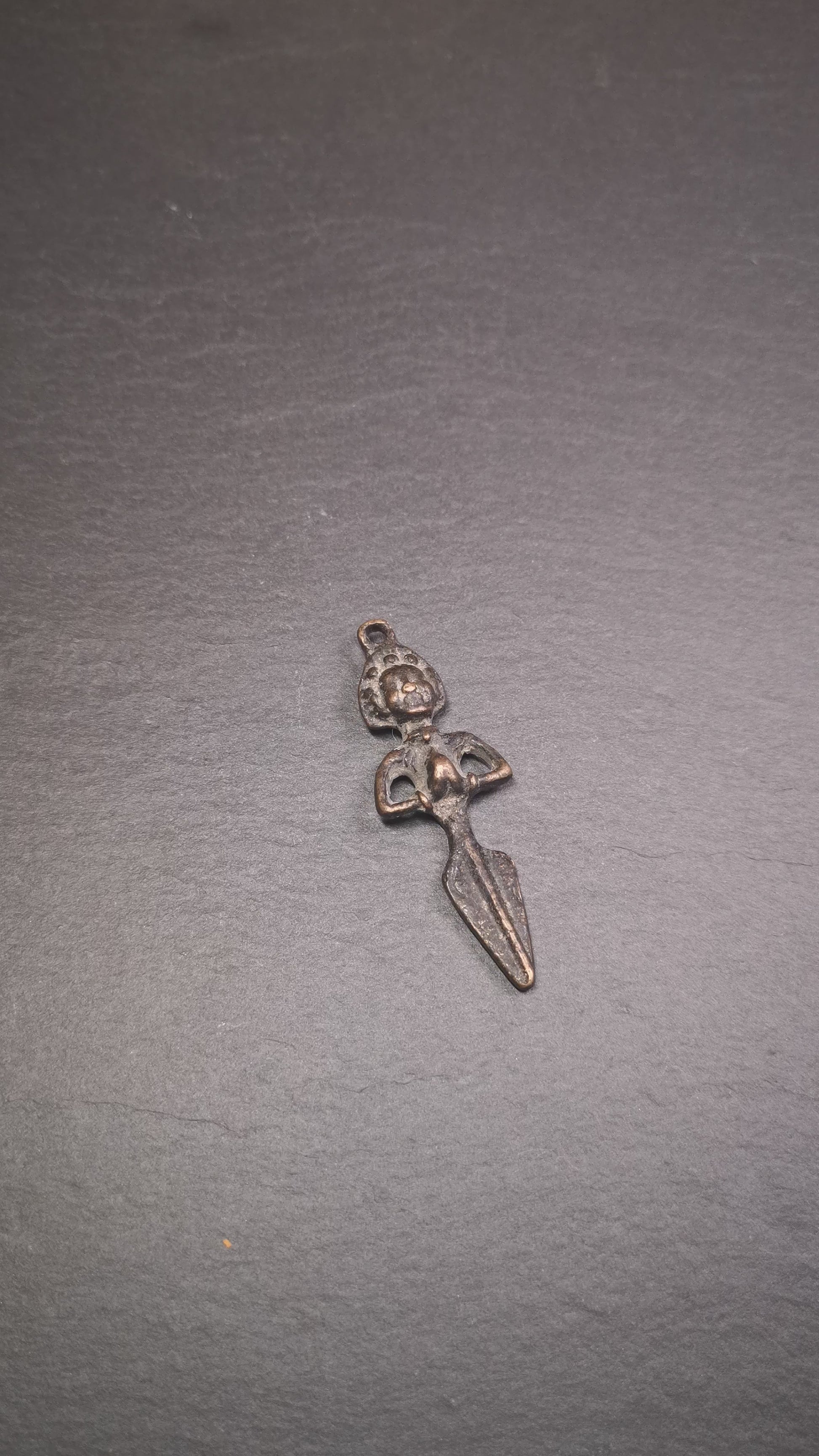 This vintage Phurba pendant was collected from gengqing Monastery(Derge,Tibet),handmade of copper. It is total 2.36 inches,brown color,on top of it is Samantabhadra Bodhisattva,the lower part is phurba.