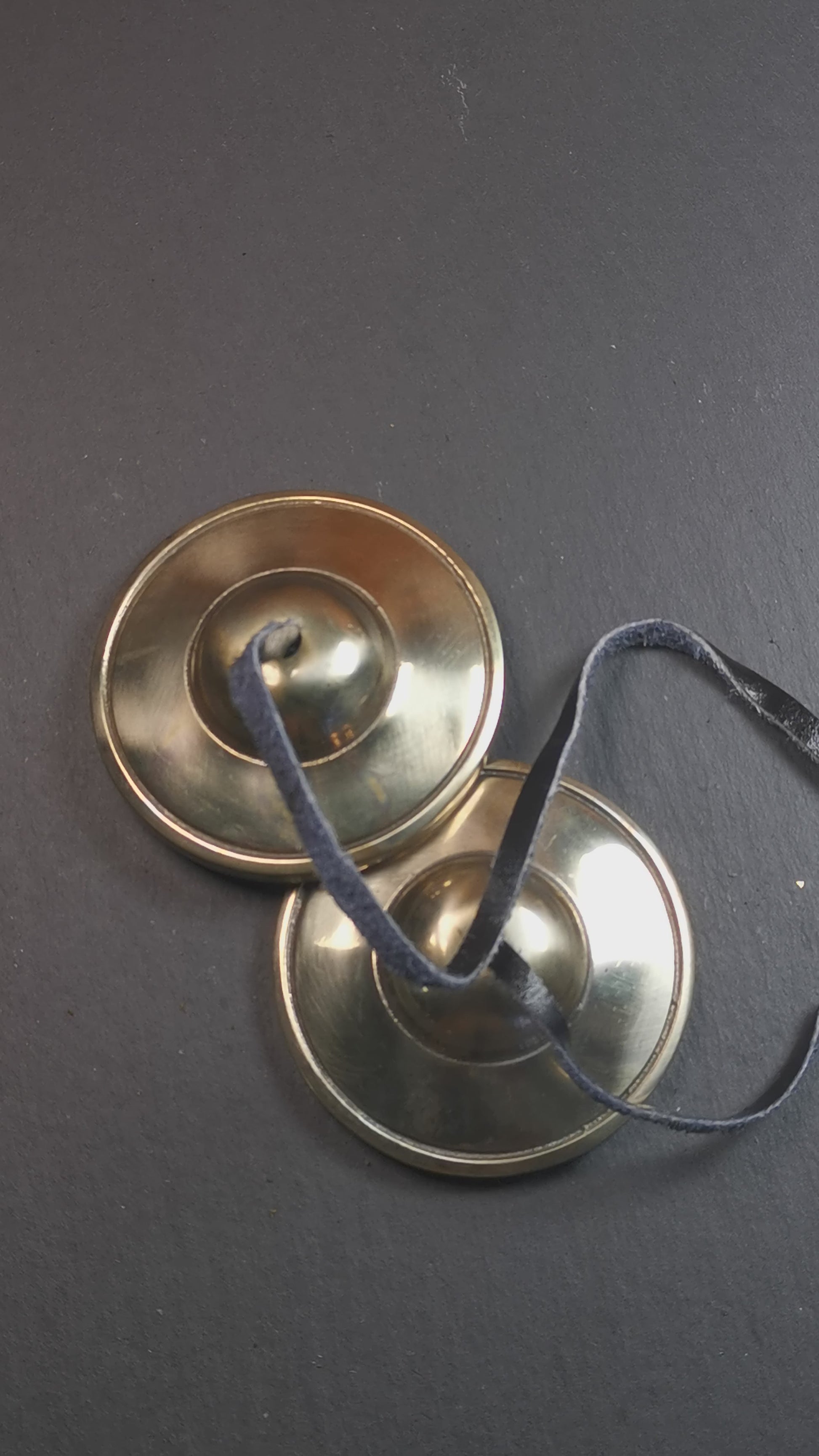 This tingsha bell set was handmade in Nepal,using traditional techniques and materials. It was made of bronze,shiny color,7cm diameter,with pure, clear and resonant,good for meditation. Come with tingsha case.