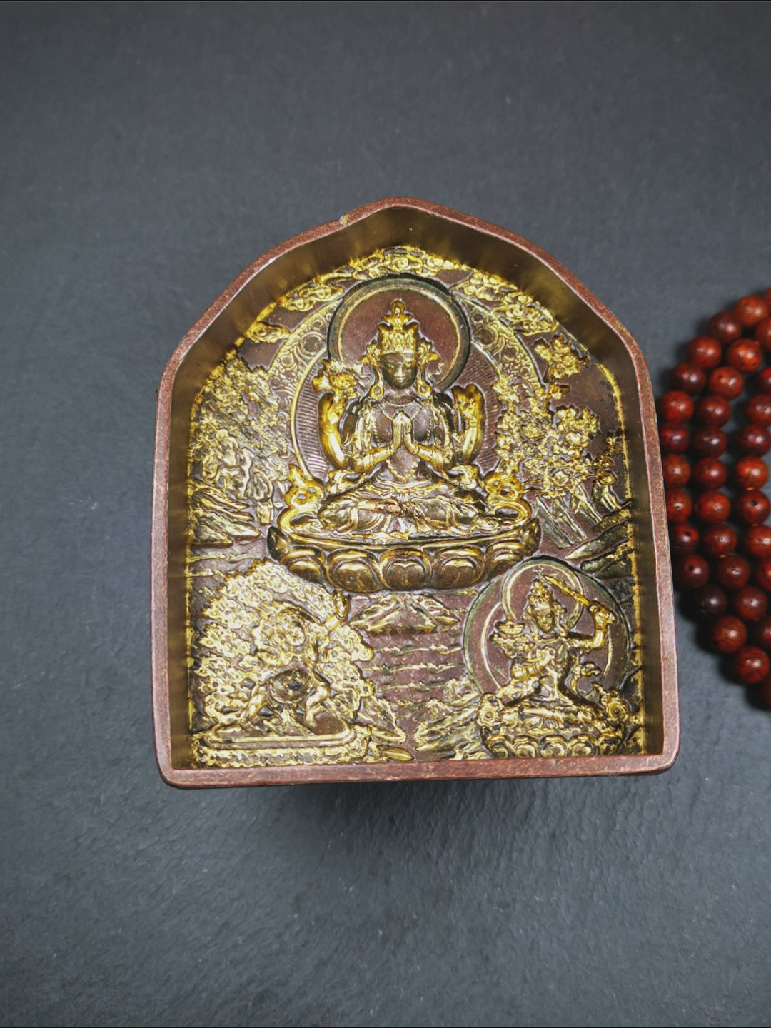 This unique Three Great Bodhisattvas (Chenrezig,Manjushri,Vajrapani) Tsa-Tsa buddha statue mold is made by Tibetan craftsmen in Hepo Township, Baiyu County. With this exquisite mold, you can use clay to make your own Buddha statue as a decoration or consecration. The statue that you make from your moulds can be left plain or painted.