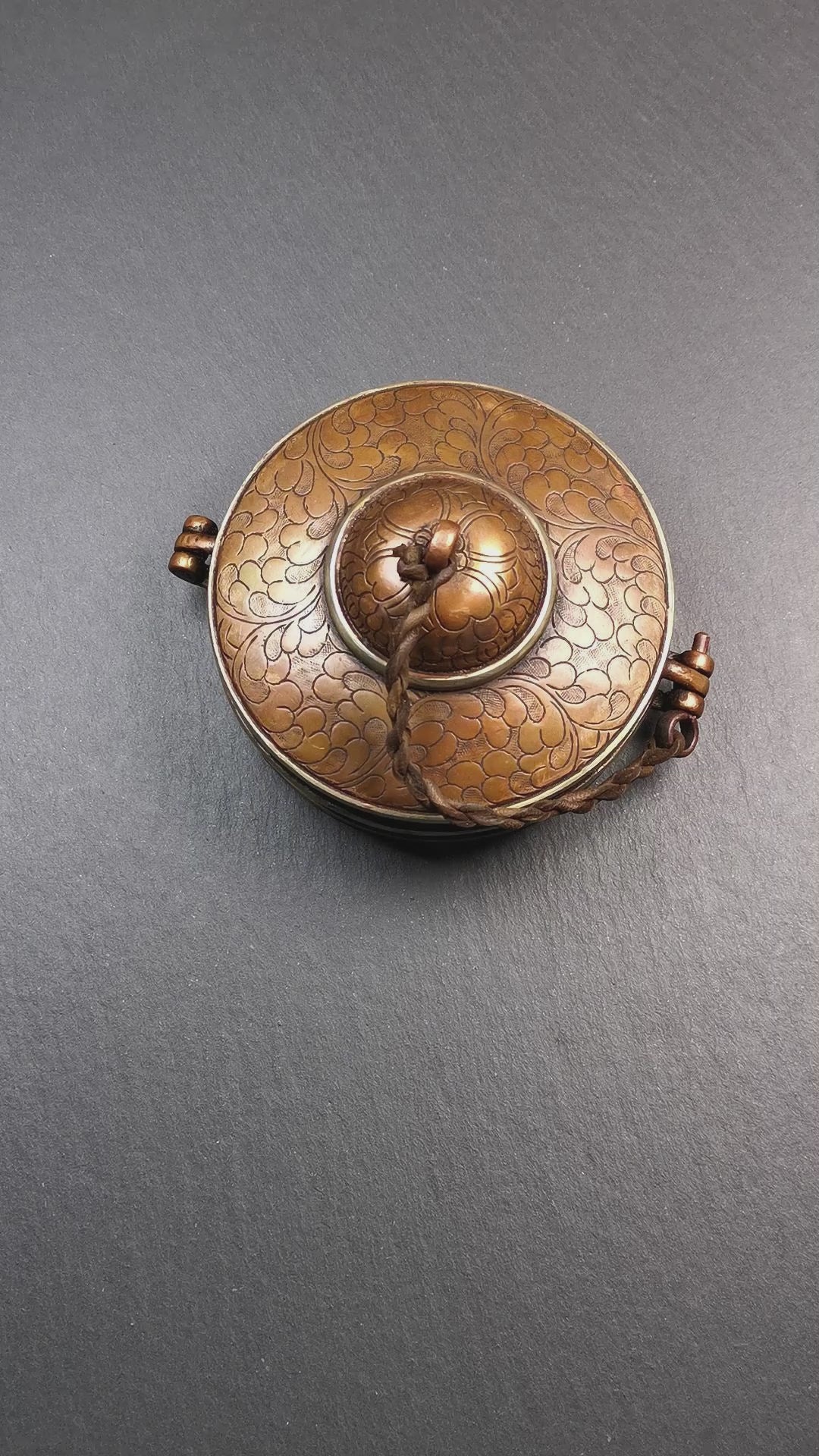 This tingsha case was handmade in Nepal,using traditional techniques and materials. It was made of copper and brass, 8.5-10.5cm diameter,carved mandala pattern,a cross vajra pattern at the bottom. Fit for 8-10cm Tingsha.