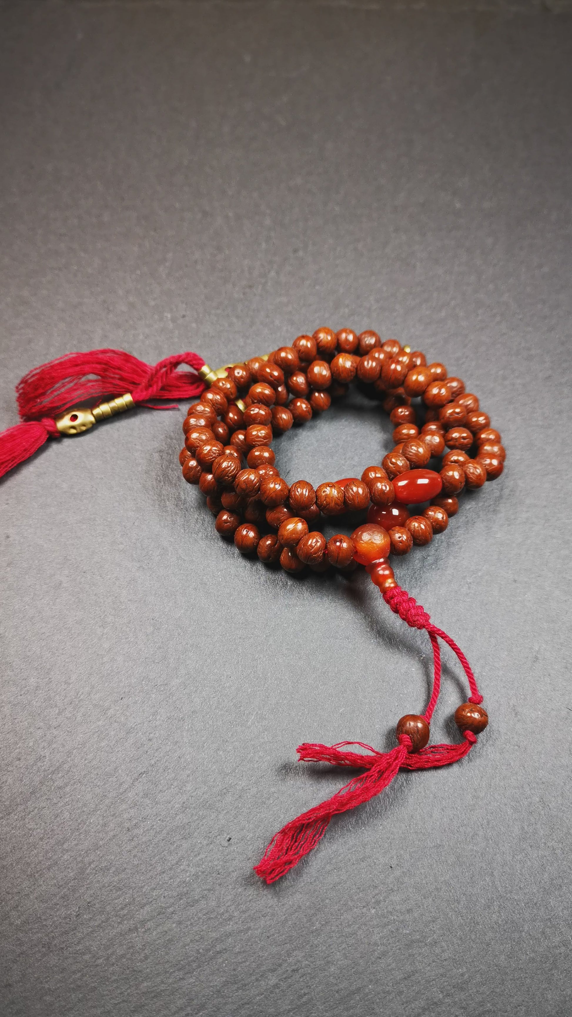 This old mala was collceted from Gerze Tibet.It is composed of 108 Indian jujube beads ,agate beads,and 1 pair of brass bead counters.