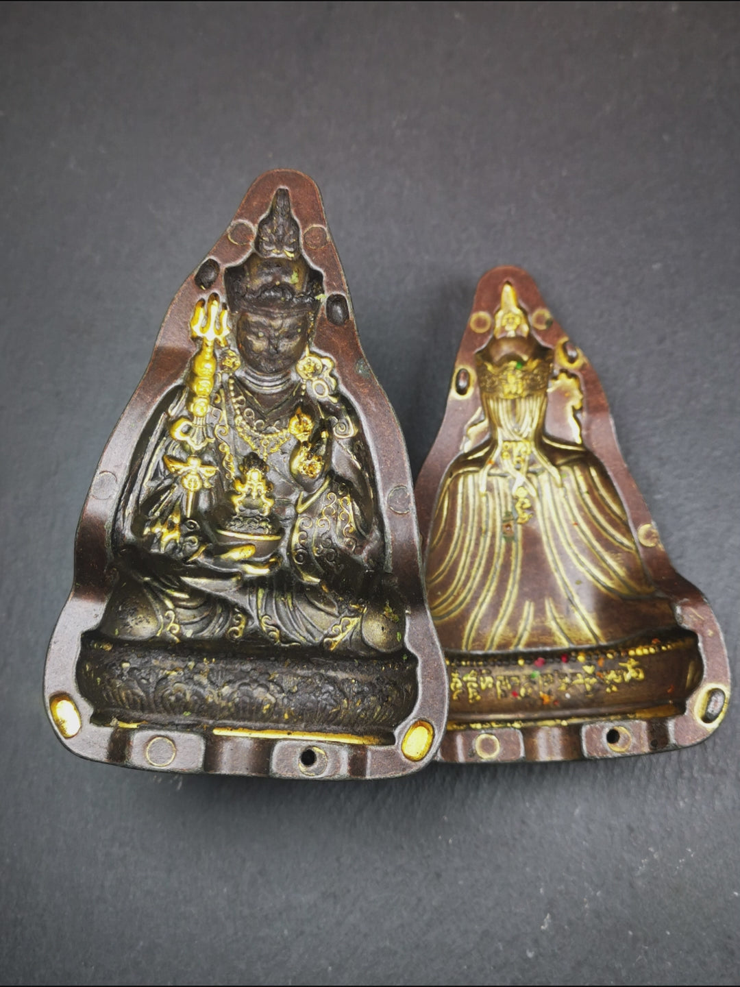 This unique Padmasambhava,Guru Rinpoche Tsa-Tsa buddha statue mold is made by Tibetan craftsmen in Hepo Township, Baiyu County. With this exquisite mold, you can use clay to make your own Buddha statue as a decoration or consecration. The statue that you make from your moulds can be left plain or painted.