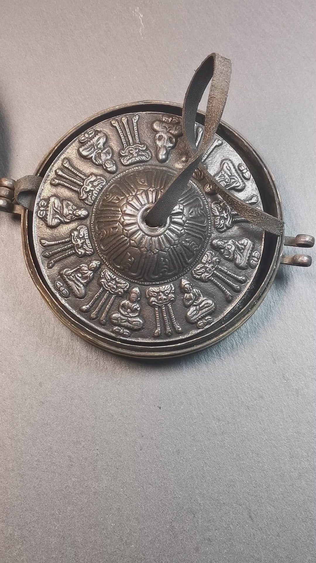 This tingsha bell set was handmade in Nepal,using traditional techniques and materials. It was made of bronze,9cm diameter,carved eight buddha and kirtimukha statue,with pure, clear and resonant,good for meditation. Come with tingsha case.