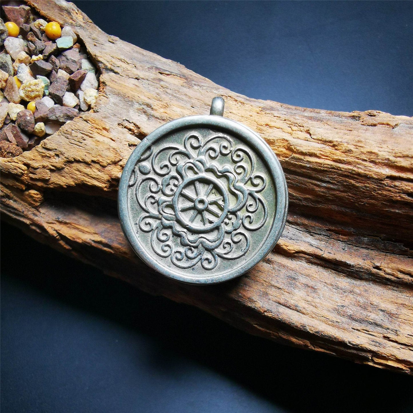Gandhanra Antique Gau Ghau Shrine, with Old Chenrezig Tsa Statue,Round Tibetan Buddhist Altar Amulet Pendant,Made of White Copper - Gandhanra-ART