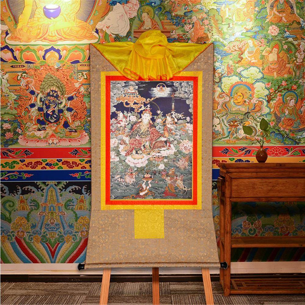 Gandhanra Thangka Tibetano - Guru Rinpoche e le divinità della Gandhanra Thangka Tibetano - Guru Rinpoche e le divinità della