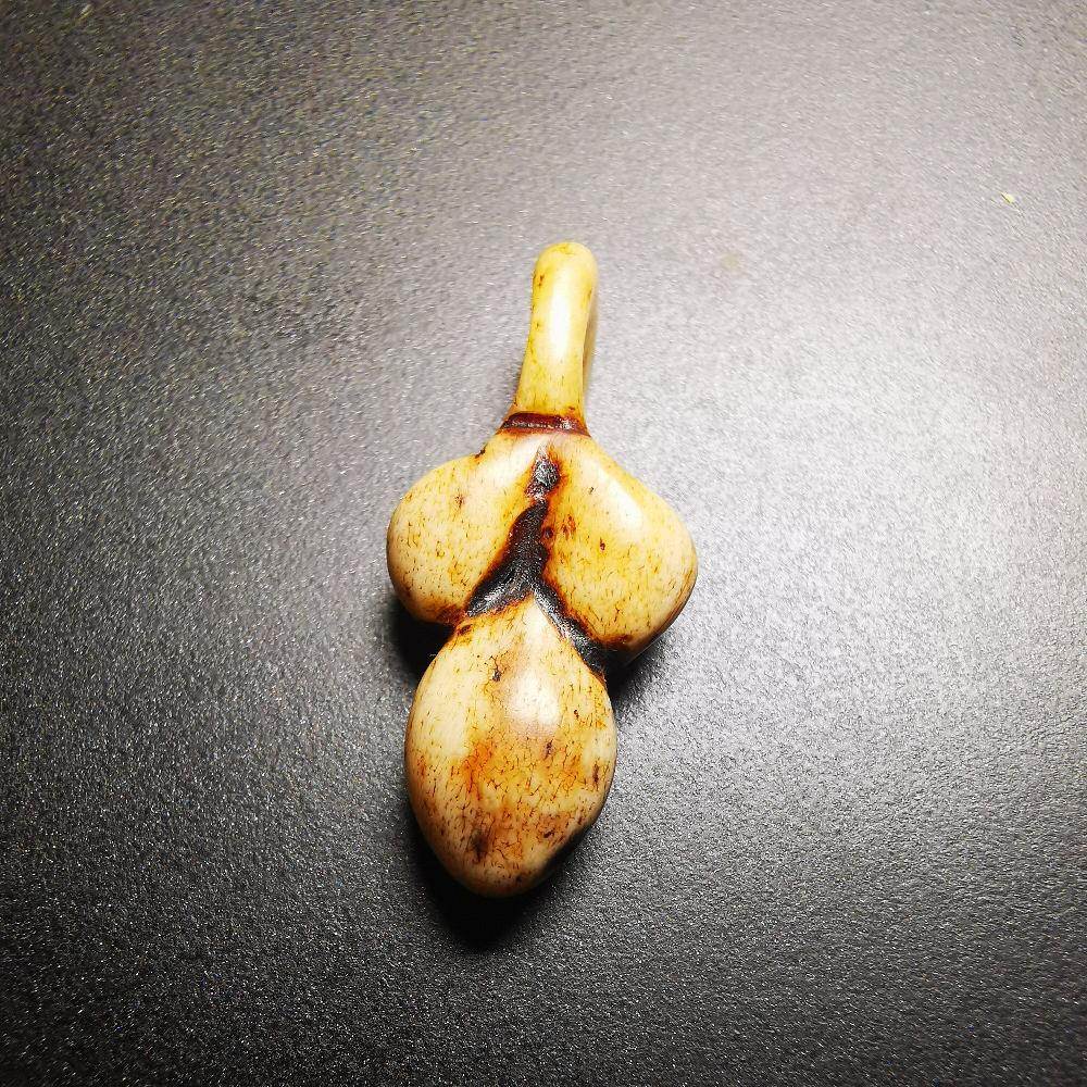 Gandhanra Tibetan Bone Carved Nubro Amulet,Mani Jewel/Wish-Fulfilling Cintamani, Pendant for Mala,Prayer Beads Accessories - Gandhanra-ART