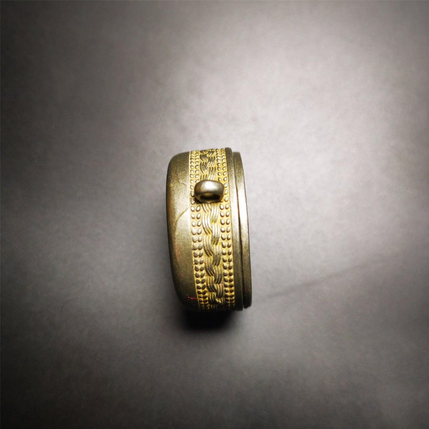 Gandhanra Antique Gau Ghau Shrine, Green Tara,Round Tibetan Buddhist Altar Amulet Pendant,Made of White Copper Gandhanra-ART