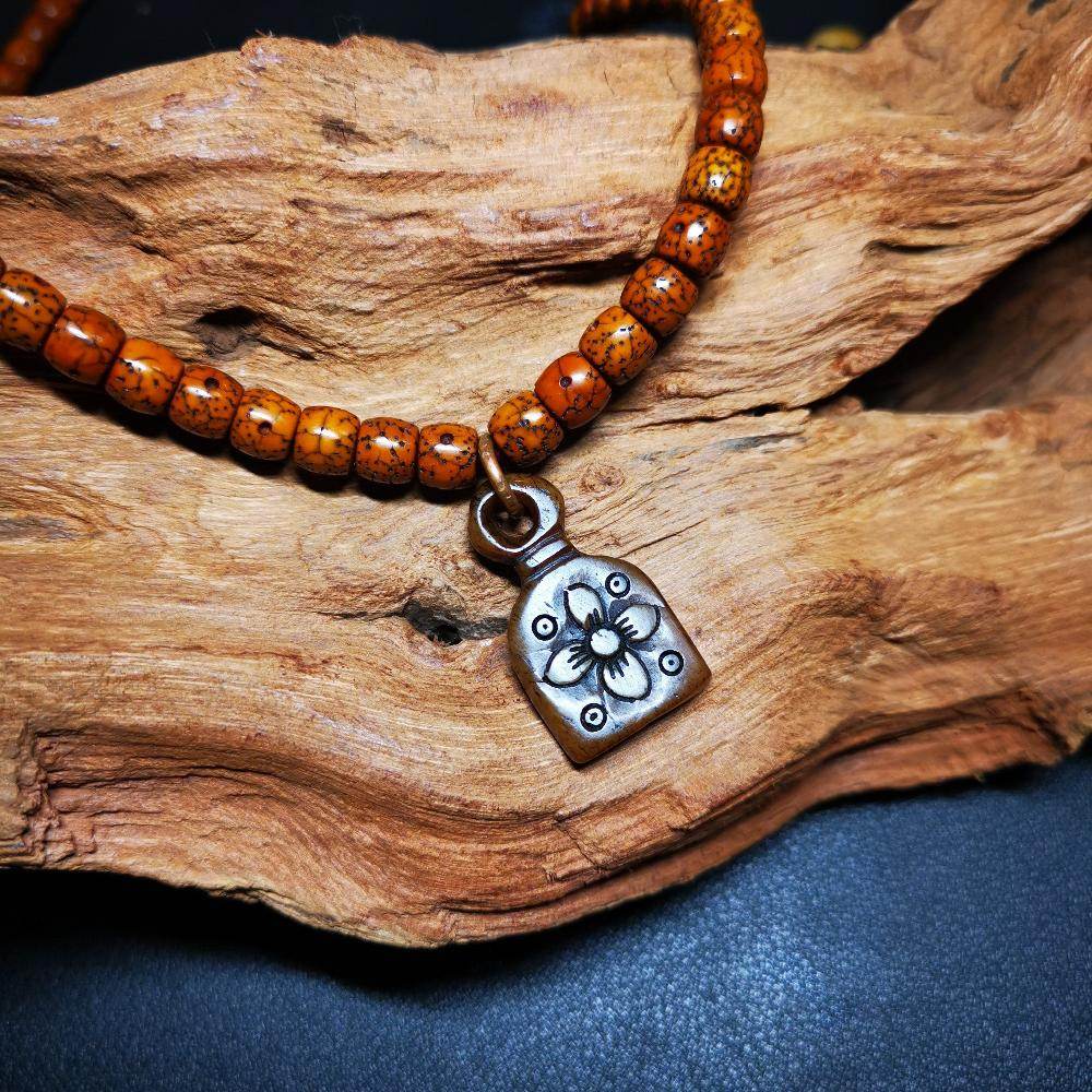 Gandhanra Tibetan Shankha Flower Amulet,Yak Bone Carved Conch Pendant, Bead Counter Clip Pendant for Mala, Prayer Bead Accessories - Gandhanra-ART