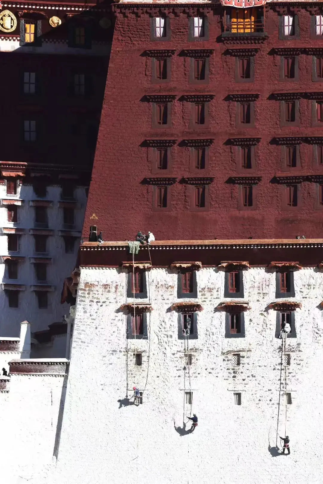 I am a painter, painting the walls of the palace. - Gandhanra-ART