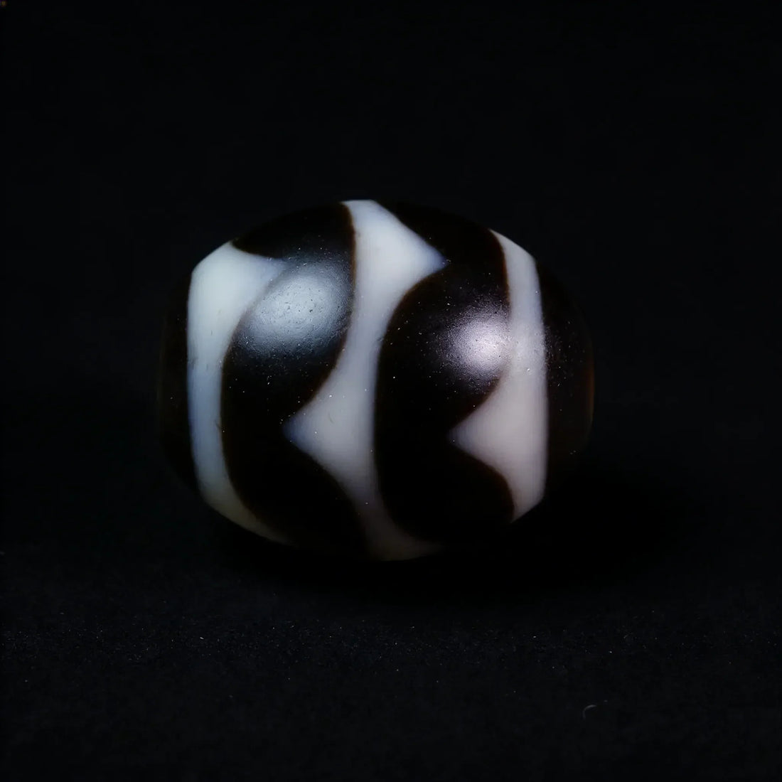 Dalo Dzi Bead Meaning: Benefits, Symbolism & How to Use