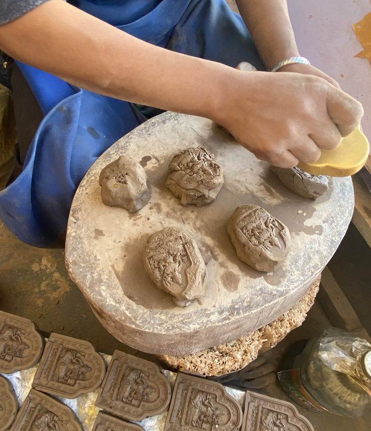 Tsatsa Mold Statue - Gandhanra-ART