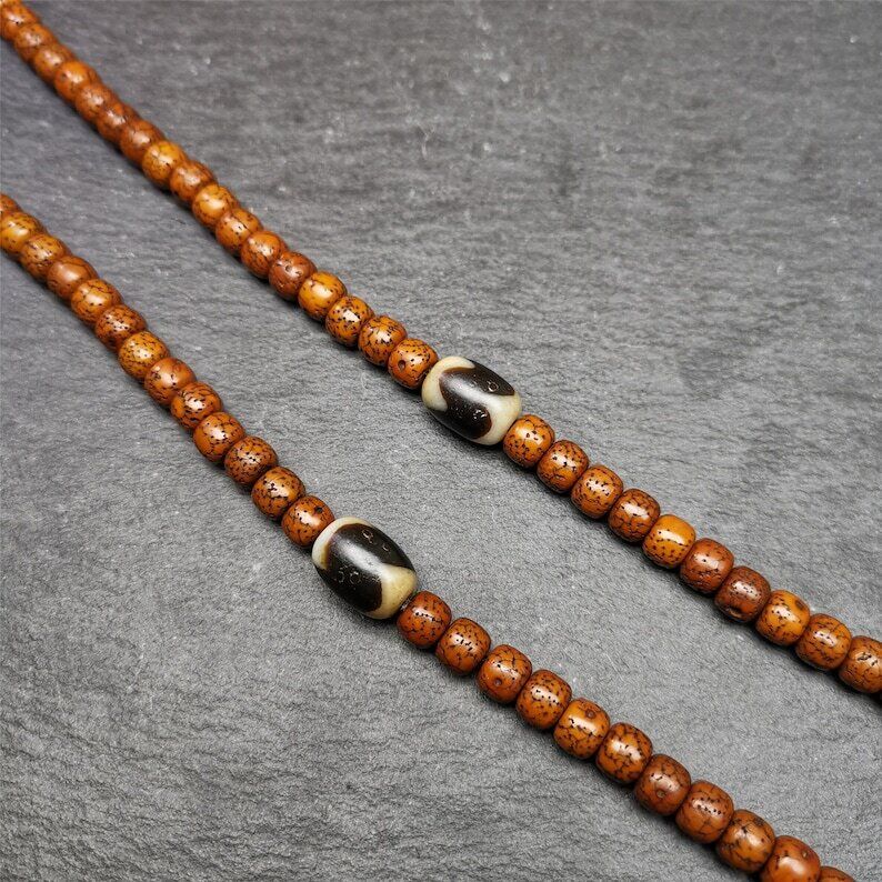 Gandhanra Pair of Tibetan Tiger Tooth Dzi Spacer Marker Beads for Mala,Necklace,0.4"