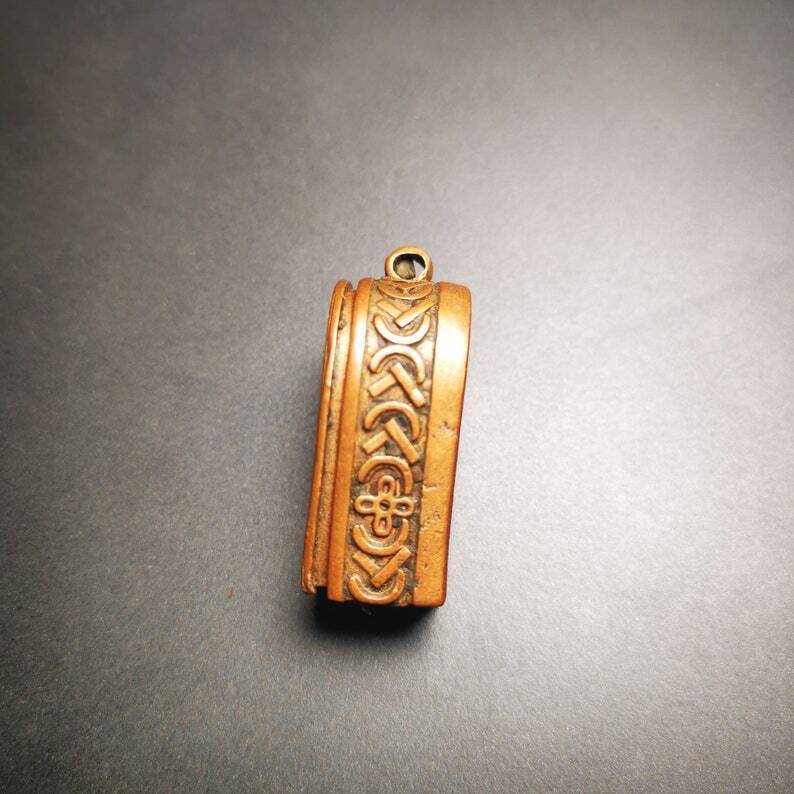 Gau Ghau Shrine, Altar Amulet Pendant