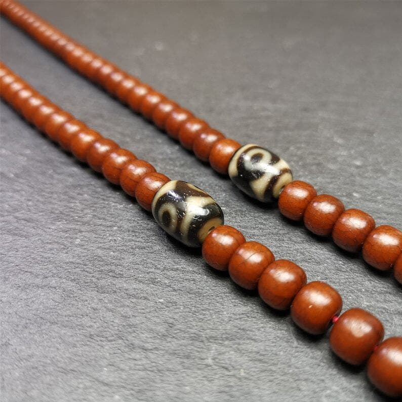 2 Eyes Dzi Spacer Marker Beads 0.47" - Tibetan dzi bead, close-up detail