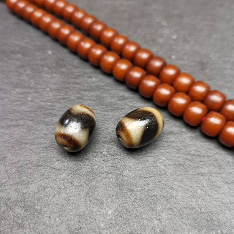 Gandhanra Pair of Tibetan Tiger Tooth Dzi Spacer Marker Beads for Mala,Necklace,0.51"