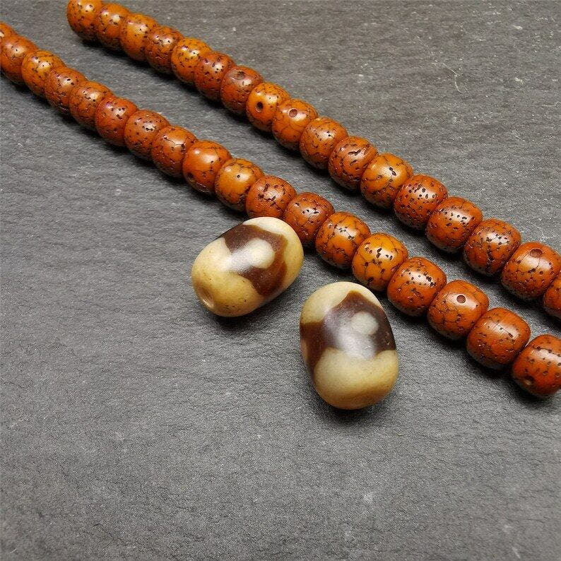 3 Eyes Dzi Spacer Marker Beads 0.4" - Tibetan dzi bead, close-up detail