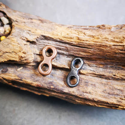 Old Mala Clip, Mala Pendant Connecting Ring - Tibetan Buddhist mala beads, detailed view