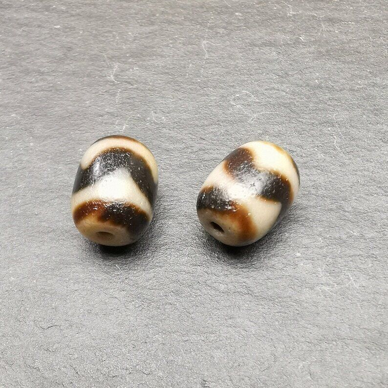 Gandhanra Pair of Tibetan Tiger Tooth Dzi Spacer Marker Beads for Mala,Necklace,0.42"