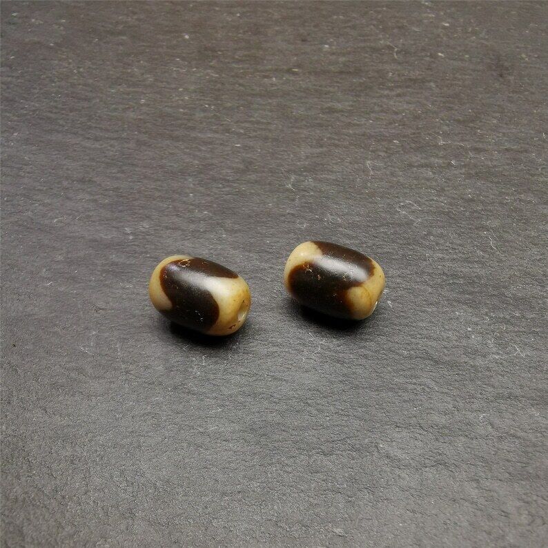 Gandhanra Pair of Tibetan Tiger Tooth Dzi Spacer Marker Beads for Mala,Necklace,0.4"