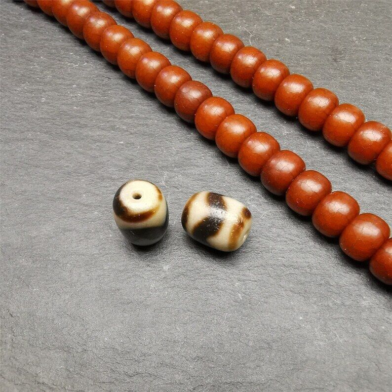 Gandhanra Pair of Tibetan Tiger Tooth Dzi Spacer Marker Beads for Mala,Necklace,0.42"