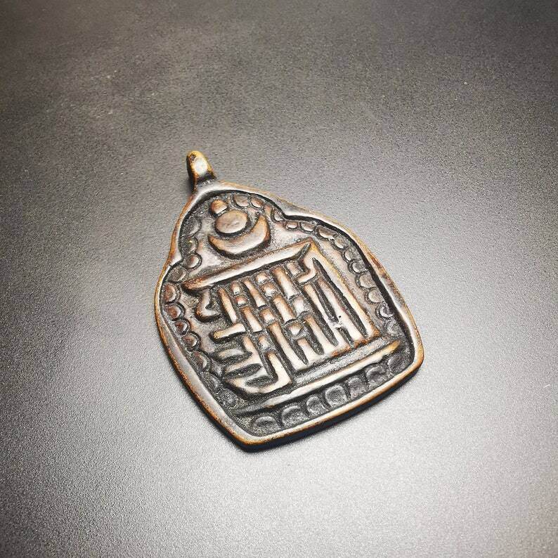Gandhanra Handmade Kalachakra Amulet Badge,Symbol of Buddhist,60 Years Old - Tibetan Buddhist amulet, close-up detail