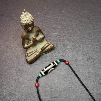 Tibetan Sky & Earth Dzi Bead Necklace,30 Years Old - Tibetan Buddhist bead necklace, detailed view