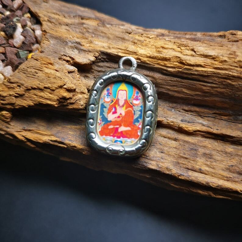 Gau Ghau Shrine, Altar Amulet Pendant