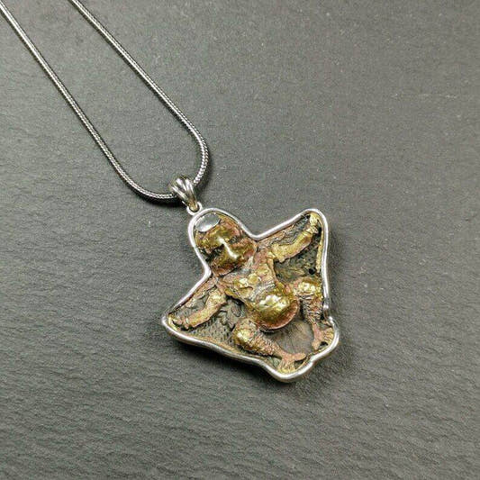 Amulet,Garuda,Golden-winged Bird Pendant,1.6 inches - Tibetan Buddhist amulet, front view