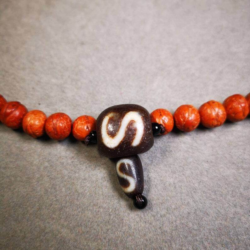 Dzi Guru Bead,T-drilled 3-Hole Mala Bead - Tibetan Buddhist mala beads, detailed view