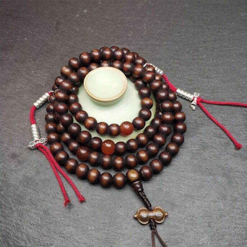 Prayer Beads,9.6mm Bodhi Root Bead Mala - Tibetan Buddhist mala beads, close-up detail