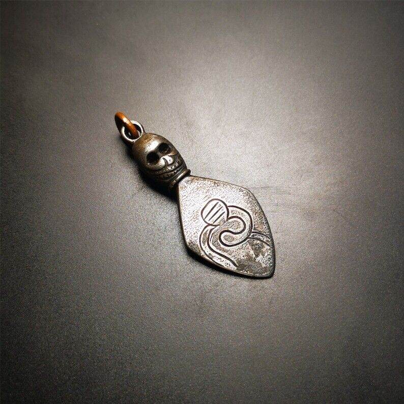 Gandhanra Vintage Skull Sitavana Phurba Amulet,Kila,Kilaka Pendant - Tibetan Buddhist amulet, close-up detail