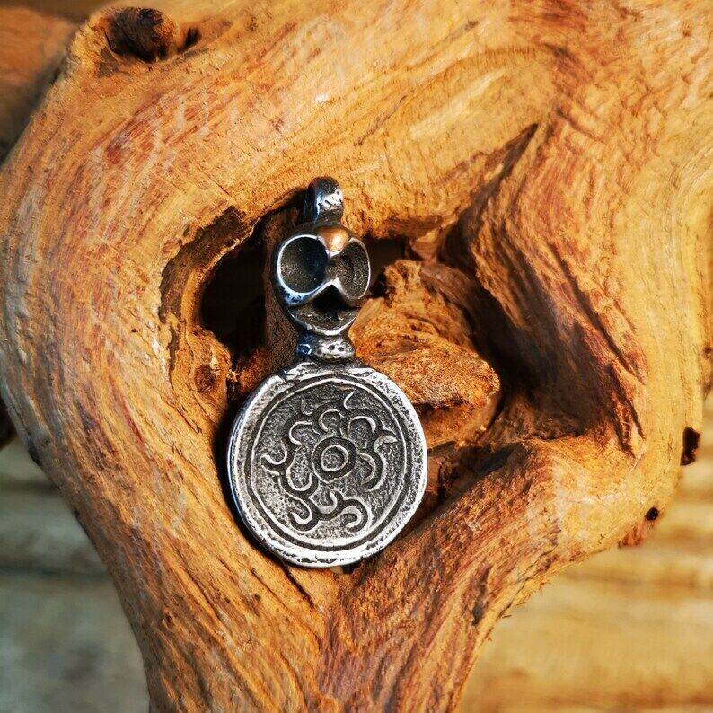Gandhanra Handmade Tibetan Buddhist Amulet,Skull Sitavana and Flame Pendant - Tibetan Buddhist amulet, detailed view