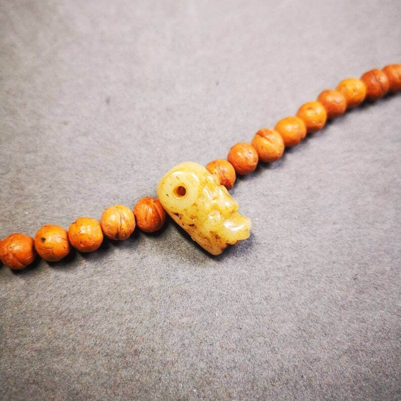 Guru Bead, T-drilled 3-Hole Bead for Prayer Bead - Tibetan Buddhist art, detailed view