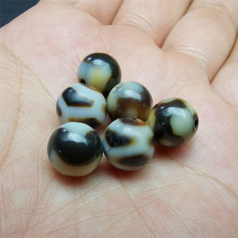 Tibetan Round Dzi Bead,Spacer Marker Beads for Mala,Necklace,0.47" - Tibetan Buddhist mala beads, close-up detail
