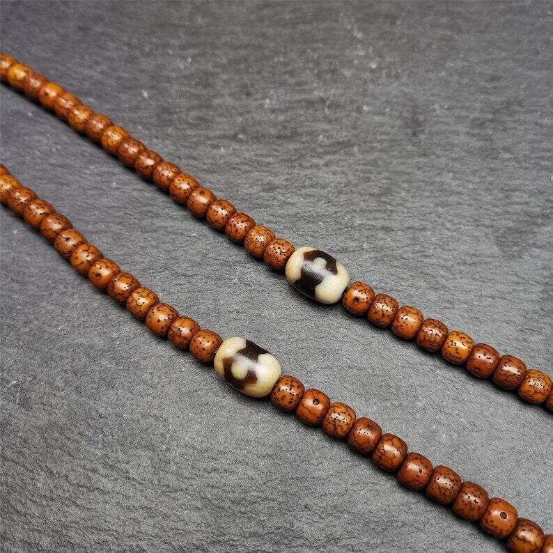3 Eyes Dzi Spacer Marker Beads 0.4" - Tibetan dzi bead, detailed view